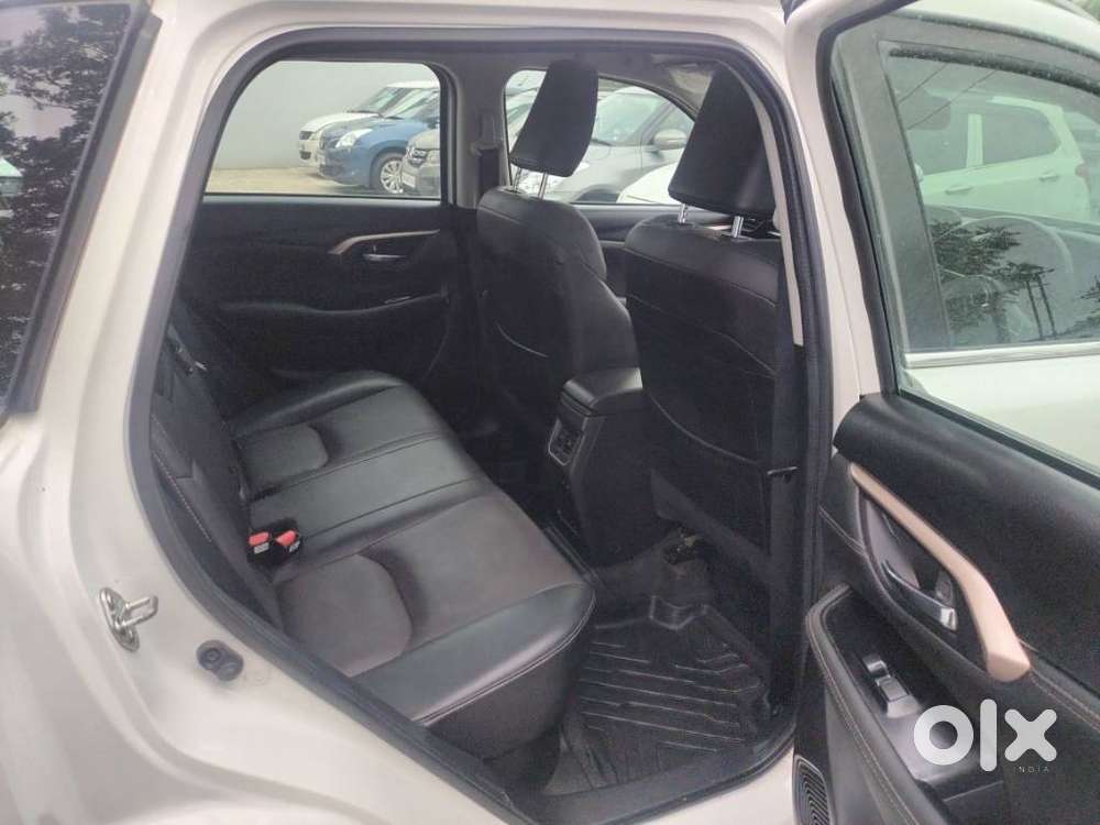 Maruti Suzuki Grand Vitara 1.5 Alpha Plus Intelligent Hybrid Ecvt, 2..