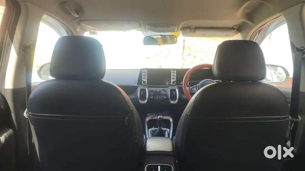 Second Top, Kia Sonet 2022 Diesel Well Maintained, Company Service.