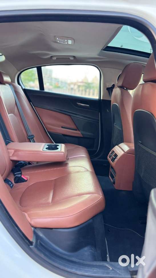 Jaguar Xe Portfolio, 2017, Petrol