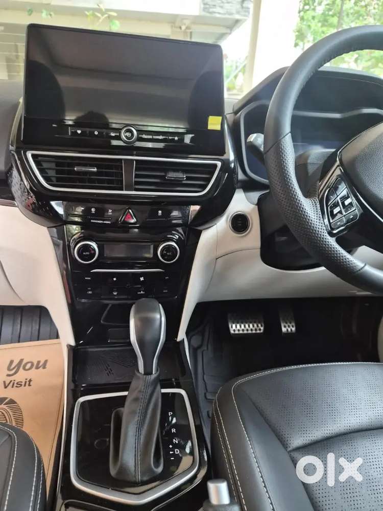 Mahindra Xuv 3xo Revx Petrol 2025