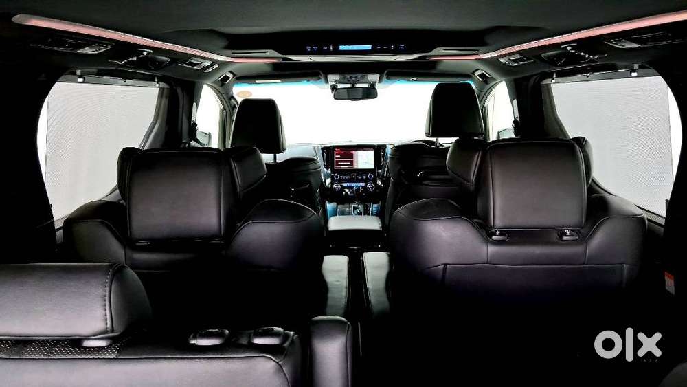 Toyota Vellfire 2.5 Executive Lounge, 2023, Petrol
