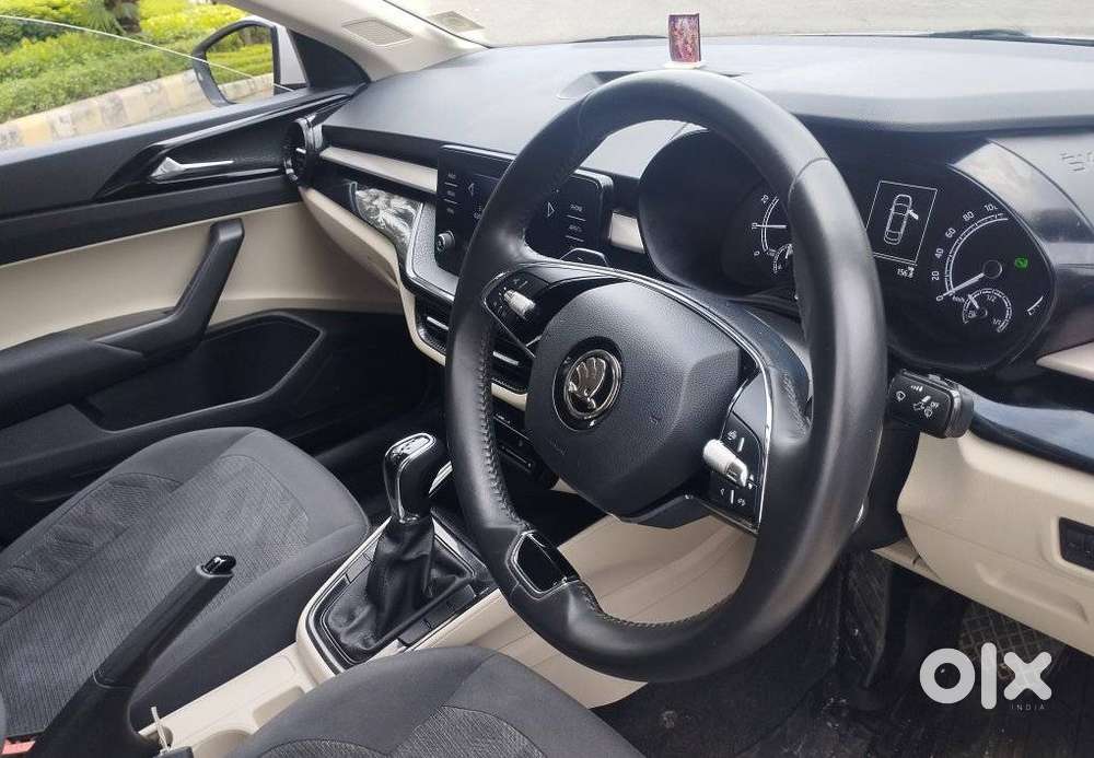 Skoda Slavia 1.0 Tsi Style At, 2023, Petrol