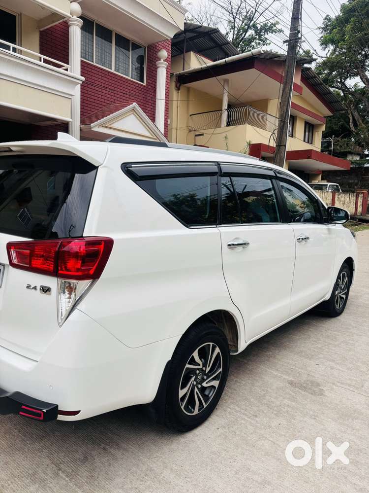 Toyota Innova Crysta 2.7v Mt, 2024, Diesel