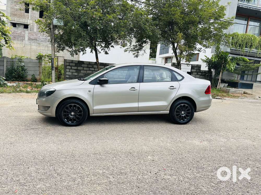 Skoda Rapid 1.5 Elegance Tdi Mt, 2015, Diesel