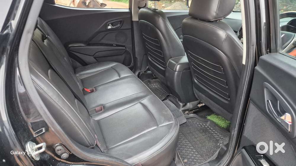 Mahindra Xuv300 W8 Option, 2023, Petrol