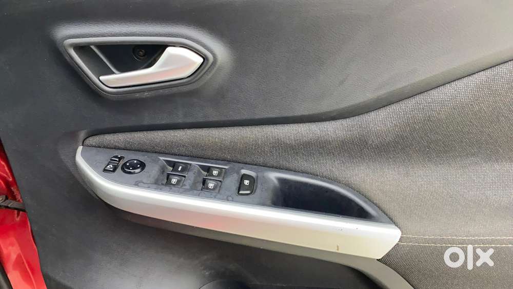 Nissan Magnite 1.0 Xv Premium, 2022, Petrol