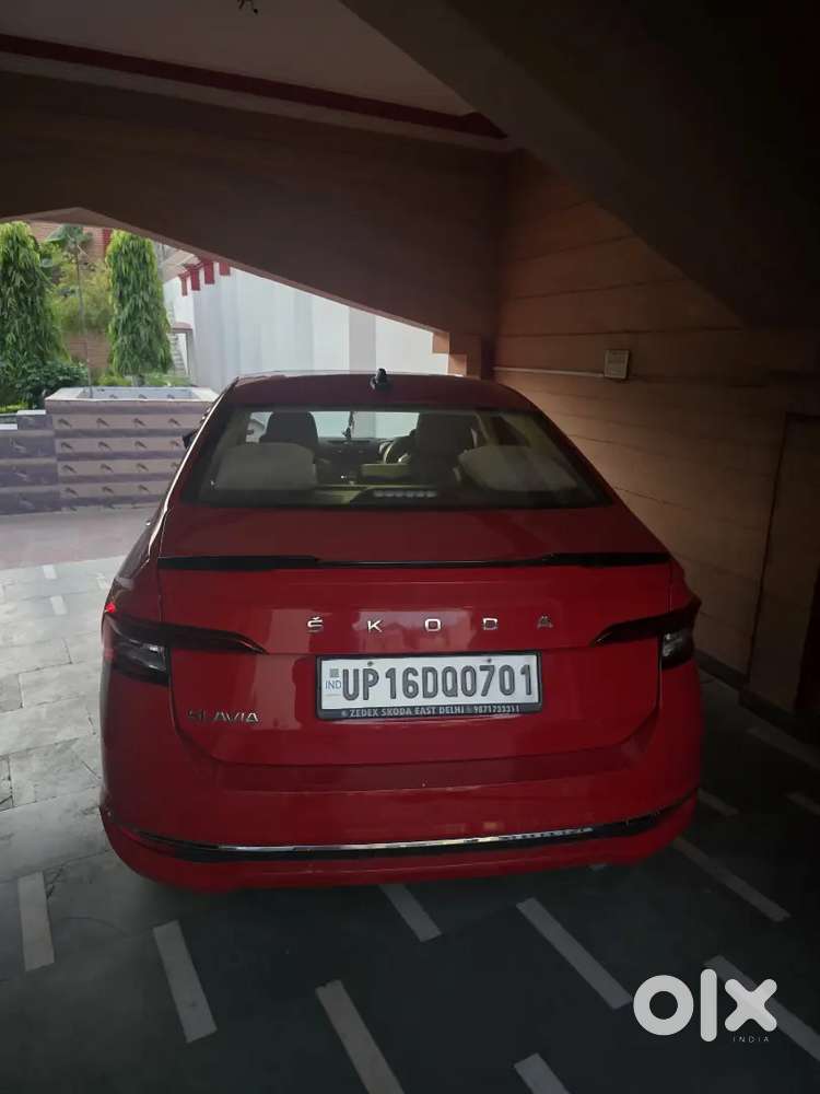 Skoda Slavia Style 1.0  Tsi At Red
