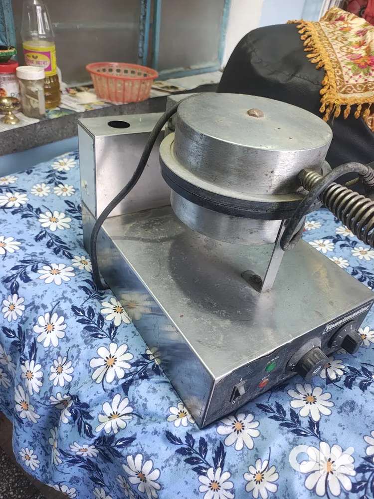 Toastmaster commercial electric round waffle maker