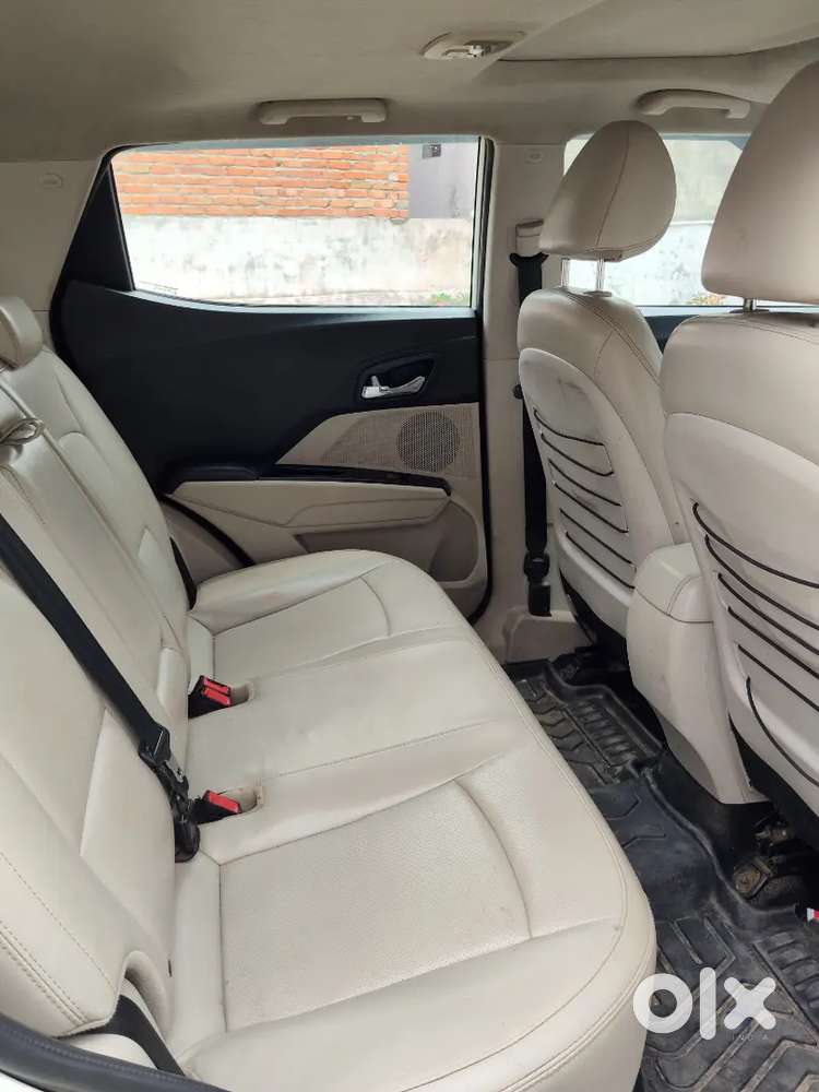 Mahindra Xuv 300 Diesel W8 ( 0 ) Top Model , With Sunroof , Diesel ,