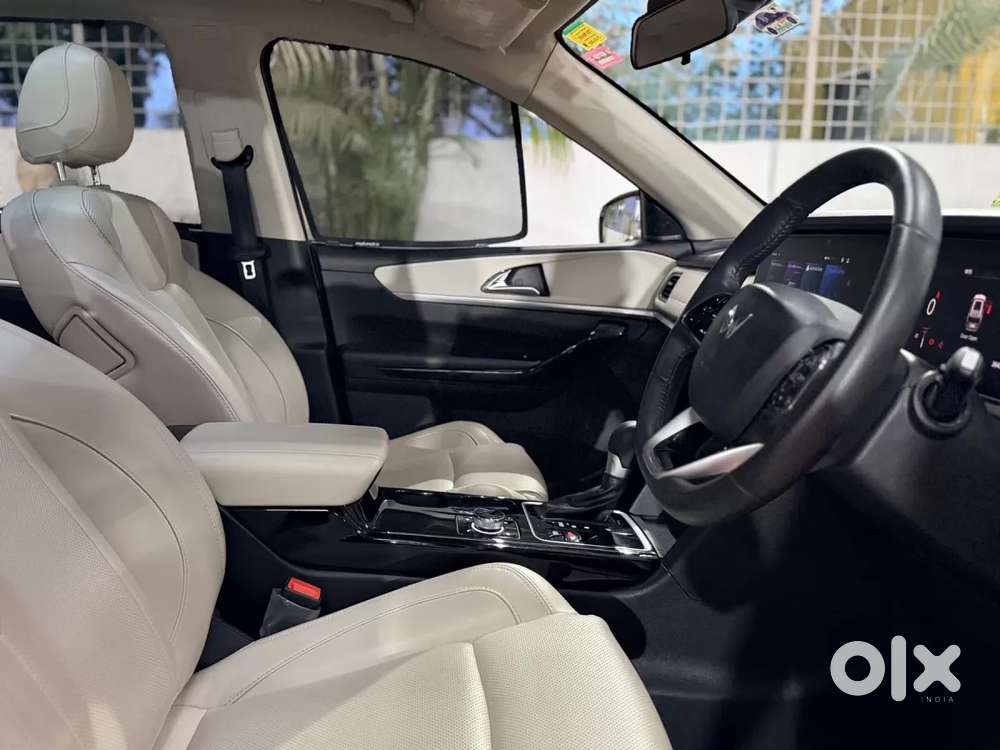Mahindra Xuv700 2.2 Ax 7 Diesel At Luxury Pack Str Awd, 2025, Diesel