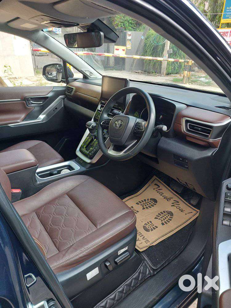 Toyota Innova Hycross 2.0 Zx Hybrid 7 Str, 2024, Cng & Hybrids