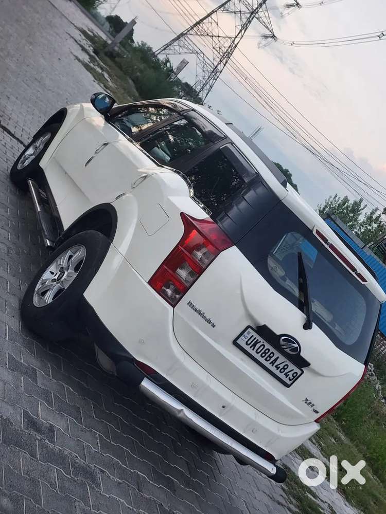 Mahindra Xuv W8
Airbags 
Central Lock 
Cruise Control
Allow Wheels
