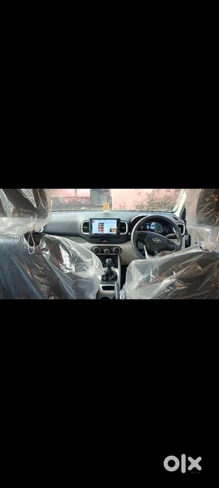 Hyundai Venue E Plus Sunroof 2025 Petrol 9800 Km Driven