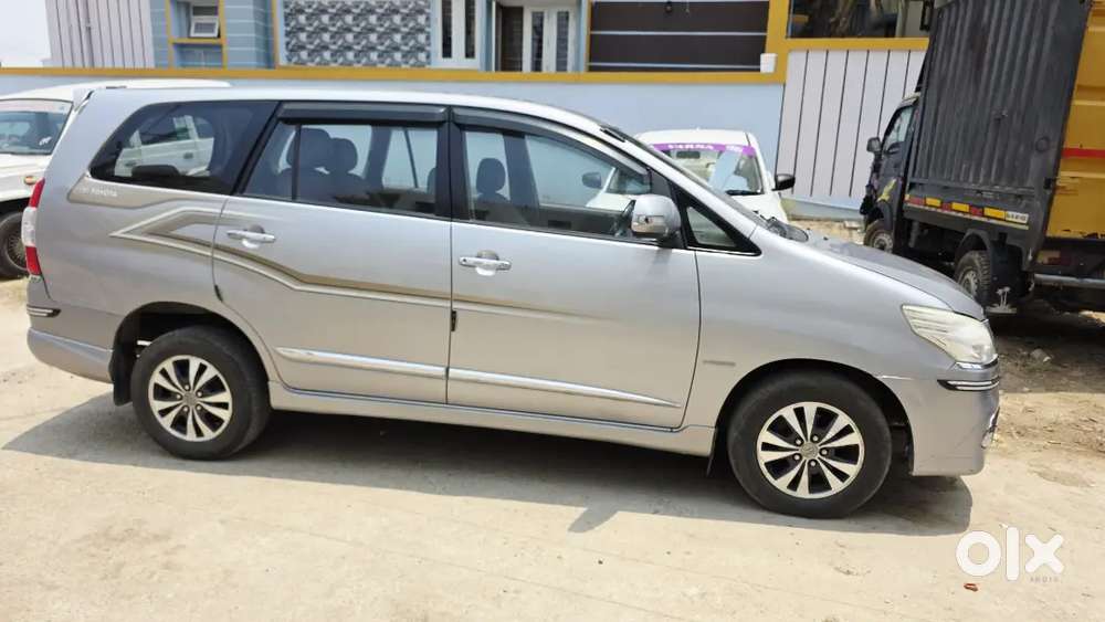 Toyota Innova 2015