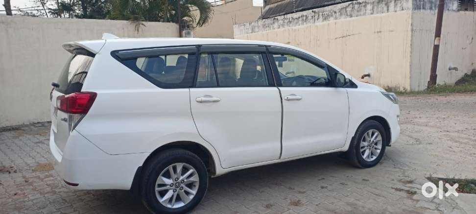 Toyota Innova Crysta 2.4 G Mt 8s, 2017, Diesel