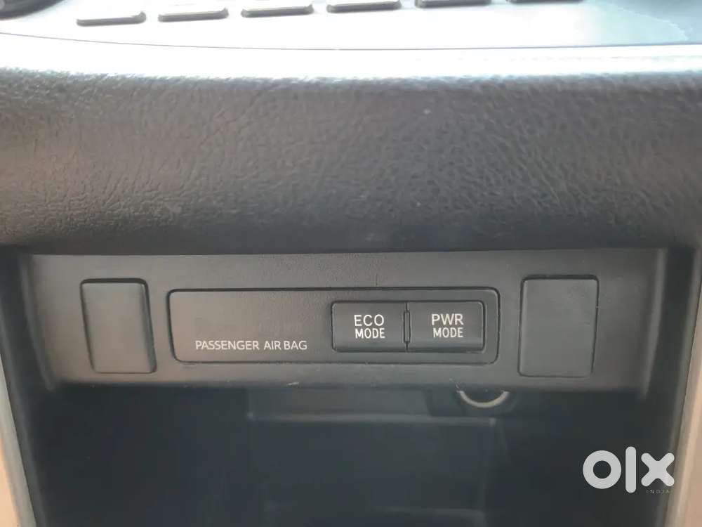 Toyota Innova Crysta 2.4 Vx 2017 Diesel Well Maintained 8 Str