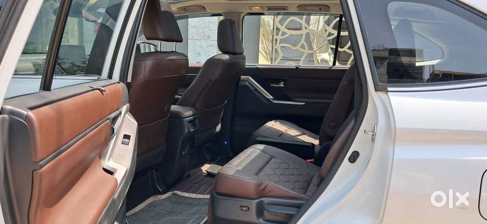 Toyota Innova Hycross 2.0 Zx (o) Hybrid 7 Str, 2025, Petrol