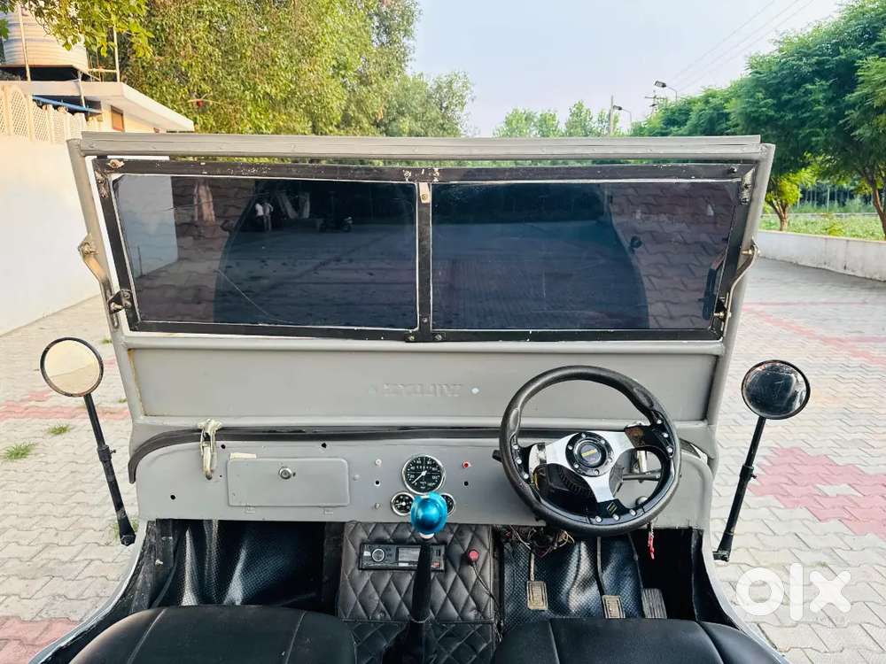 Mahindra Jeep Model 1995