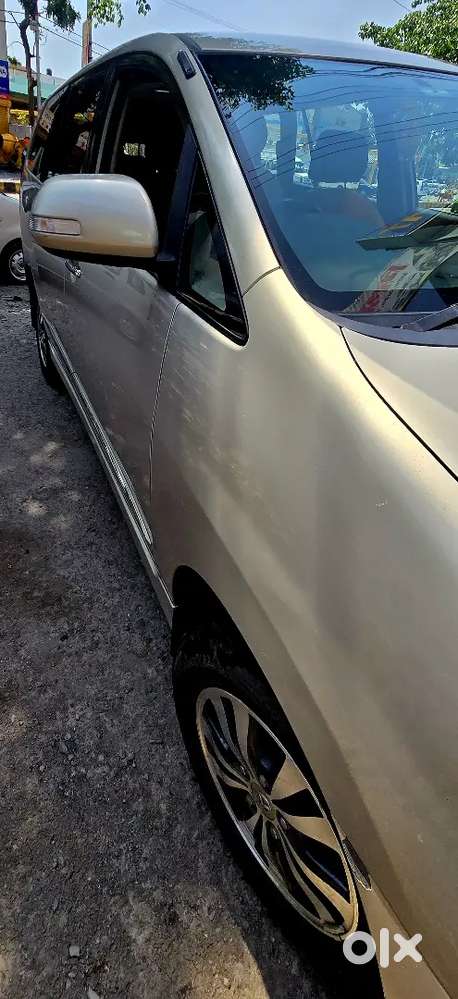 Toyota Innova 2.5 V  7 Seater Bs4.