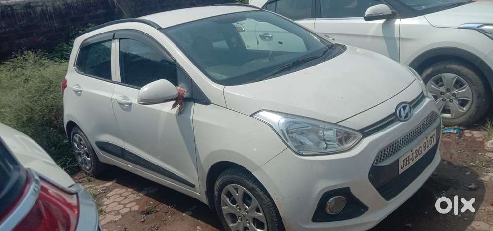 Hyundai Grand I10 Sportz, 2016, Petrol