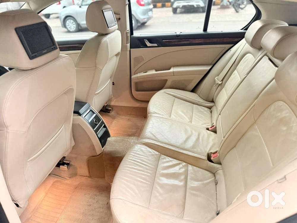 Skoda Superb 2012 Petrol 65000 Km Driven