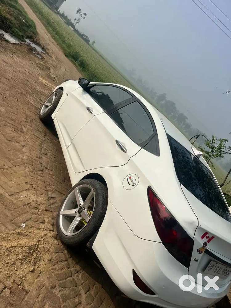 Hyundai Fluidic Verna 2012