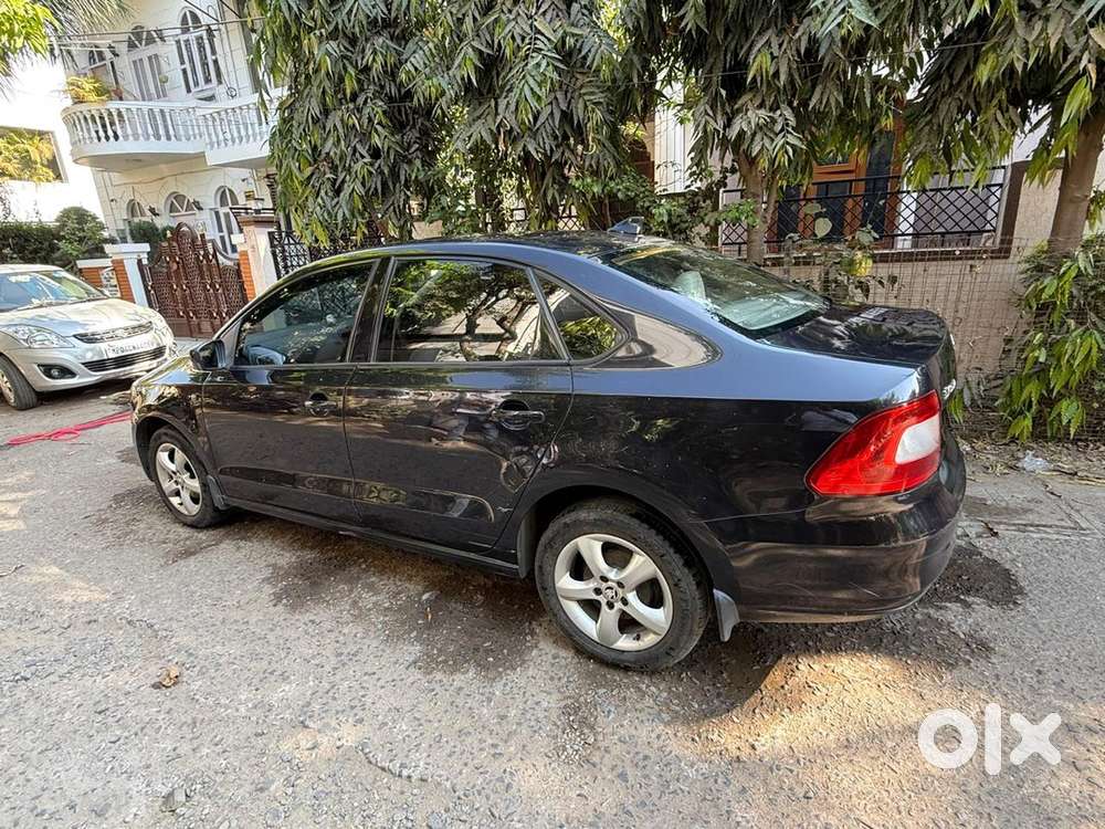 Skoda Rapid 2015 Diesel 105000 Km Driven