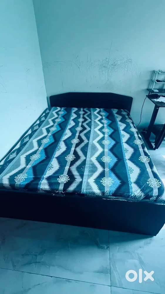 Queen bed with mattress and Ottoman Stool pairs