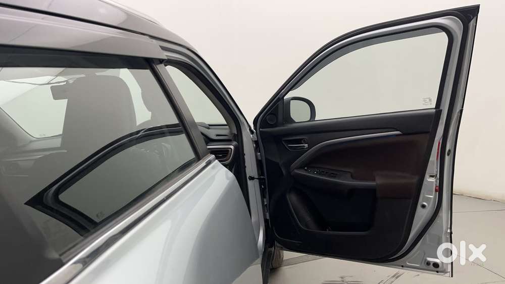 Maruti Suzuki Brezza 1.5 Zxi Plus Smart Hybrid Dual Tone, 2023, Petr..