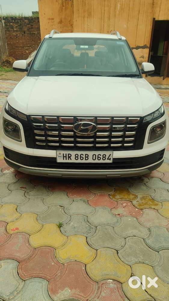 Hyundai Venue Petrol Manual 2024
