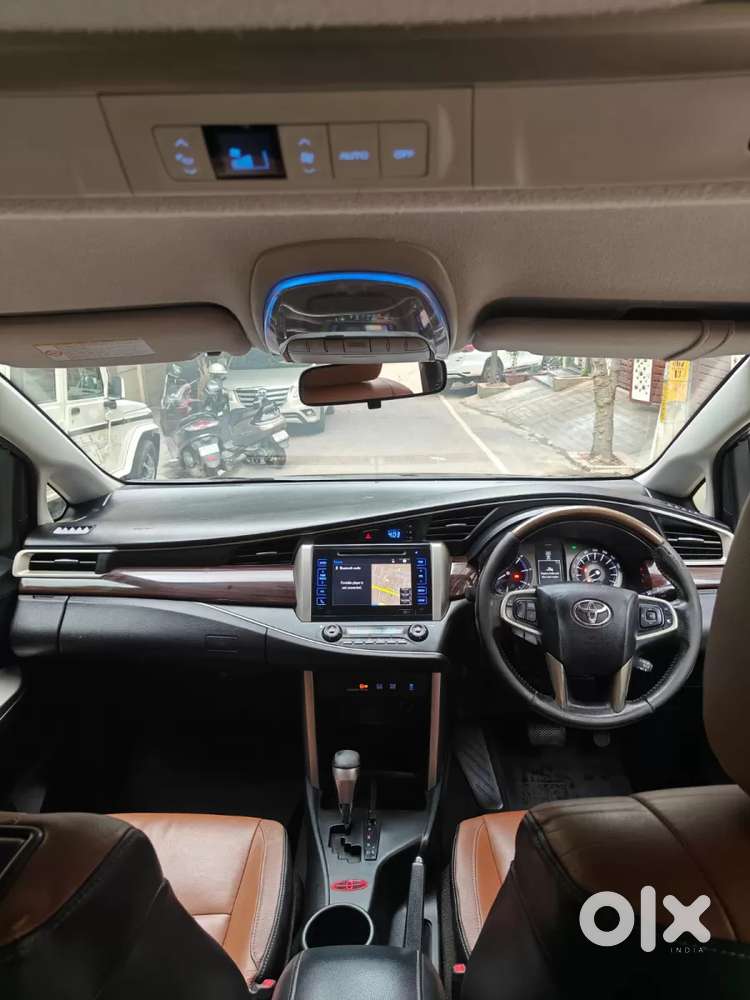 Toyota Innova Crysta 2.8 Zx At 7 Seater, 2016, Diesel