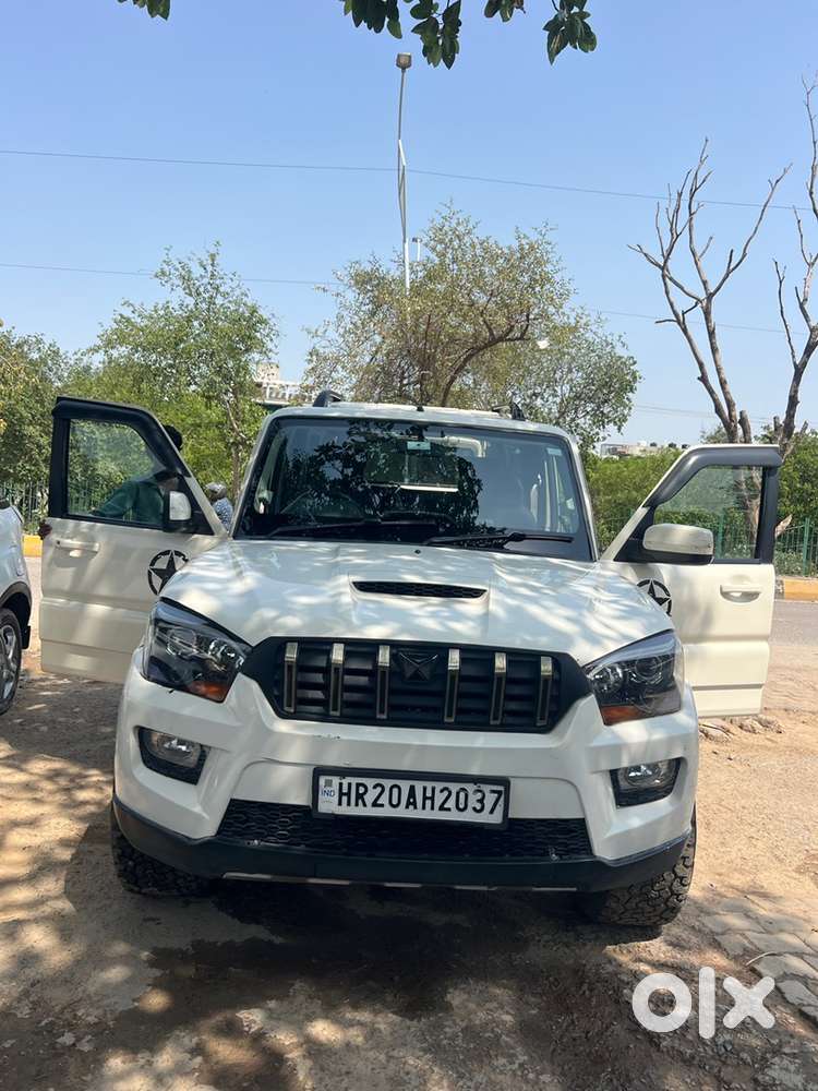 Mahindra Scorpio 4x4 Automatic Transmisson Diesel 2016 Model