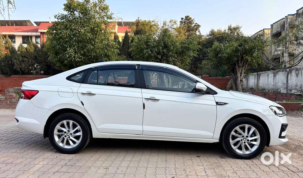 Skoda Slavia 1.0 Ambition Tsi, 2022, Petrol