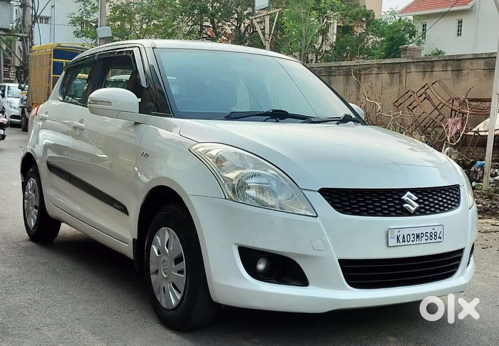 Maruti Suzuki Swift Vxi + Manual, 2011, Petrol