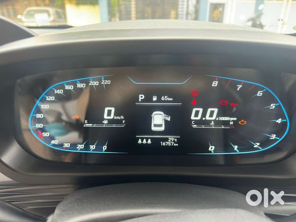 Hyundai I20 Sportz Ivt 2025  Sunroof  16,757 Km