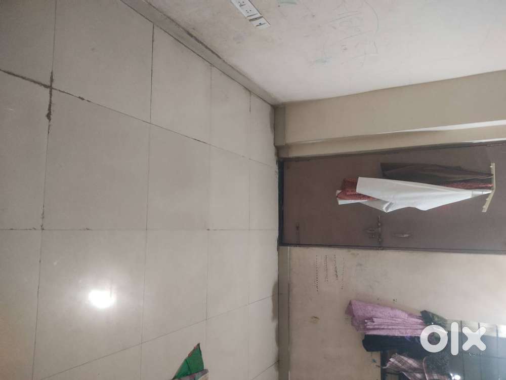 Prime Location roomwith balcony main road side mess facility available