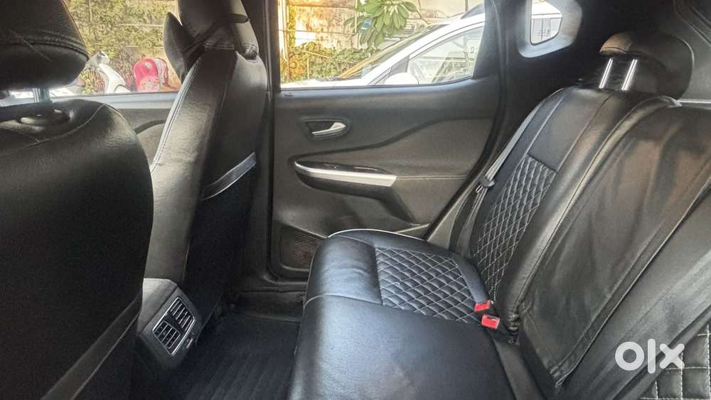 Nissan Magnite 1.0 Xv Premium, 2022, Petrol