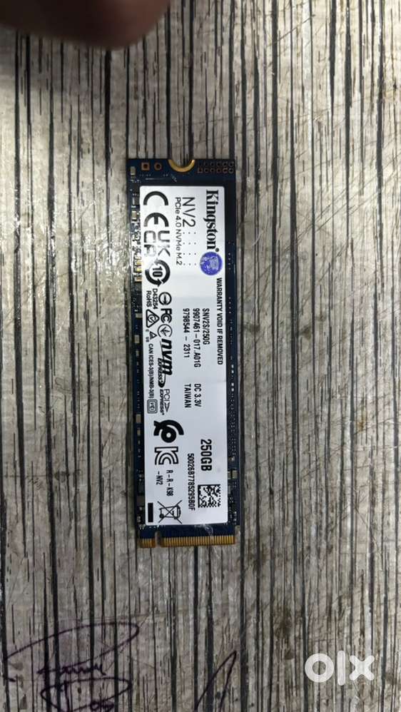 Kingston 250gb NVME & Acer 240gb sata ssd