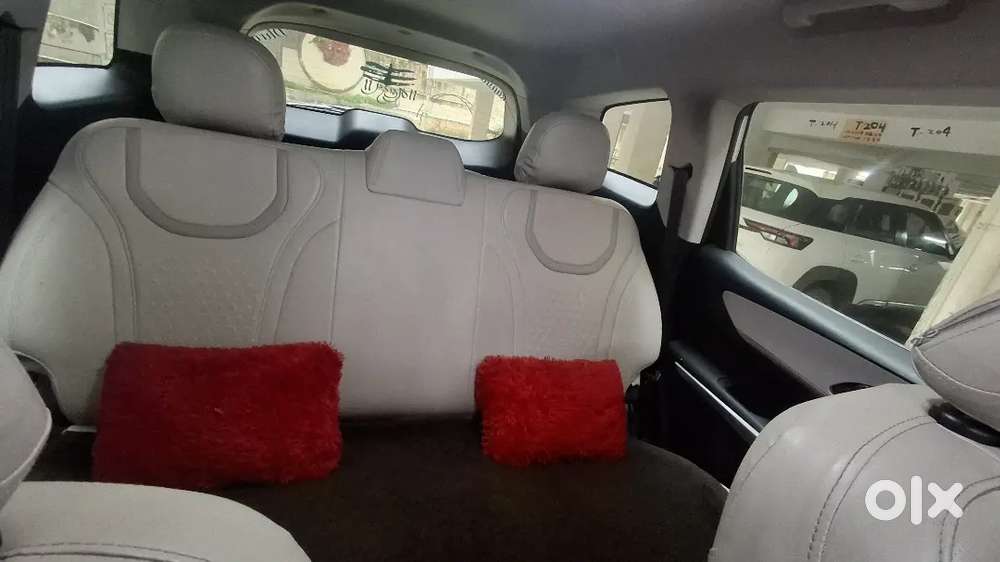 Mahindra Xuv700 Ax 3 2023