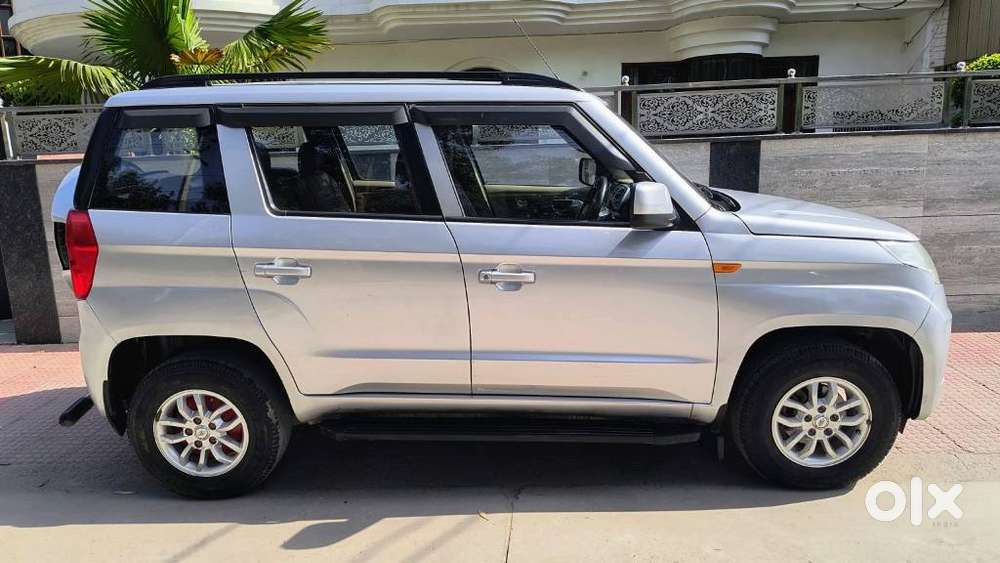 Mahindra Tuv 300 T8, 2017, Petrol