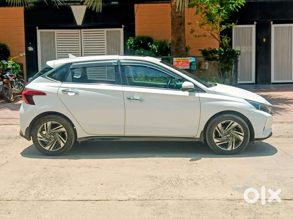 Hyundai I20 Asta (o) 1.2 Mt, 2023, Petrol