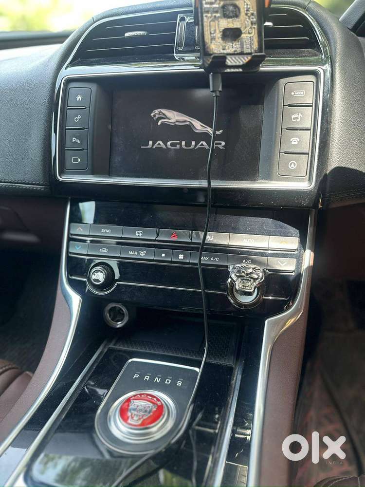 Jaguar Xe 250t Se ( 250 Bhp Rare Version)