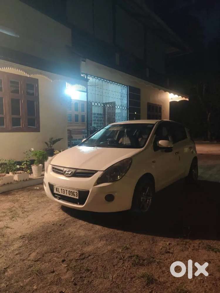 Hyundai I20 2009  Asta  White Colour
