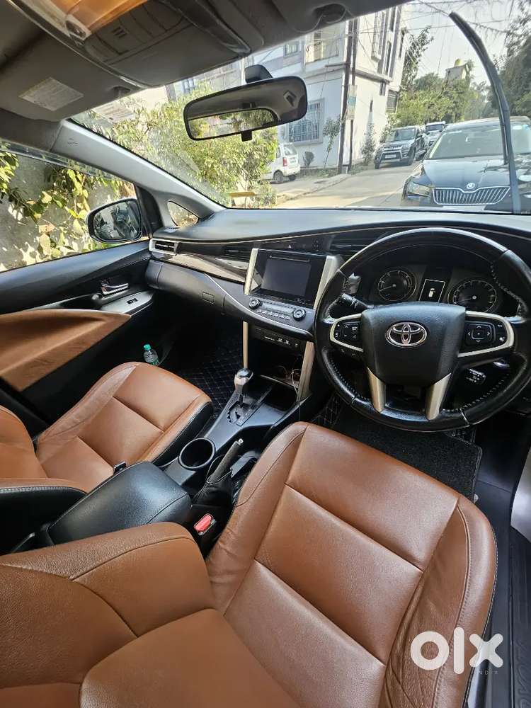 Innova Crysta Top Model Full Maintain By Showroom
