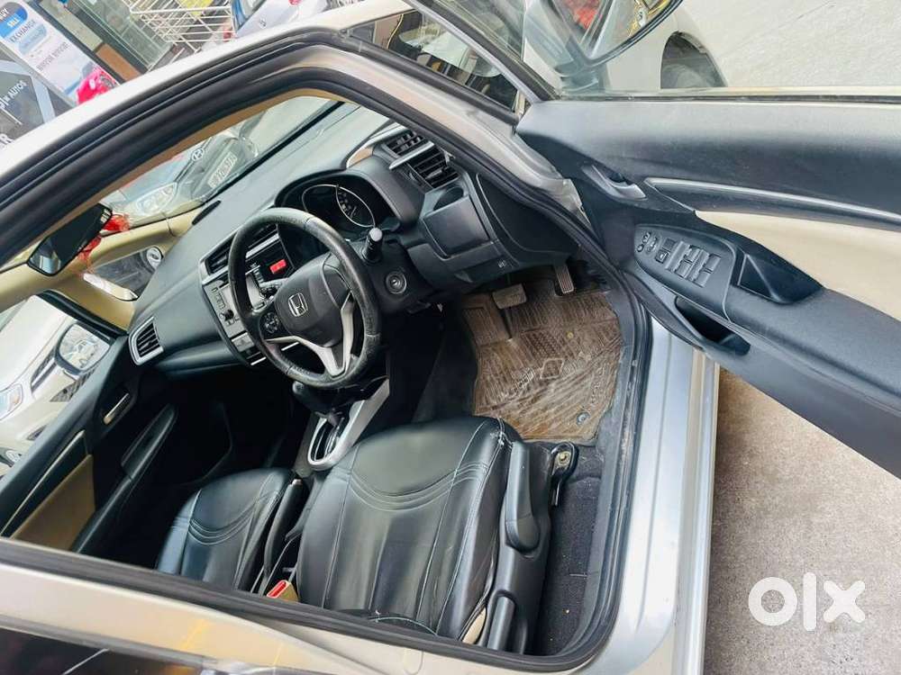 Honda Jazz V Automatic, 2016, Petrol