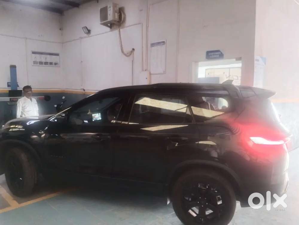 Tata Safari Dark Edition 2025