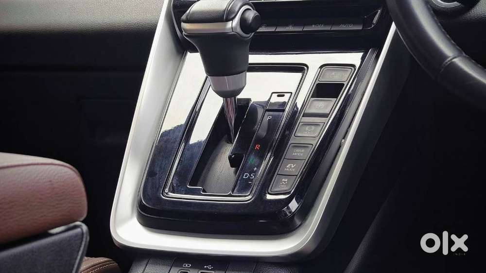 Toyota Innova Hycross 2.0 Zx (o) Hybrid 7 Str, 2024, Petrol