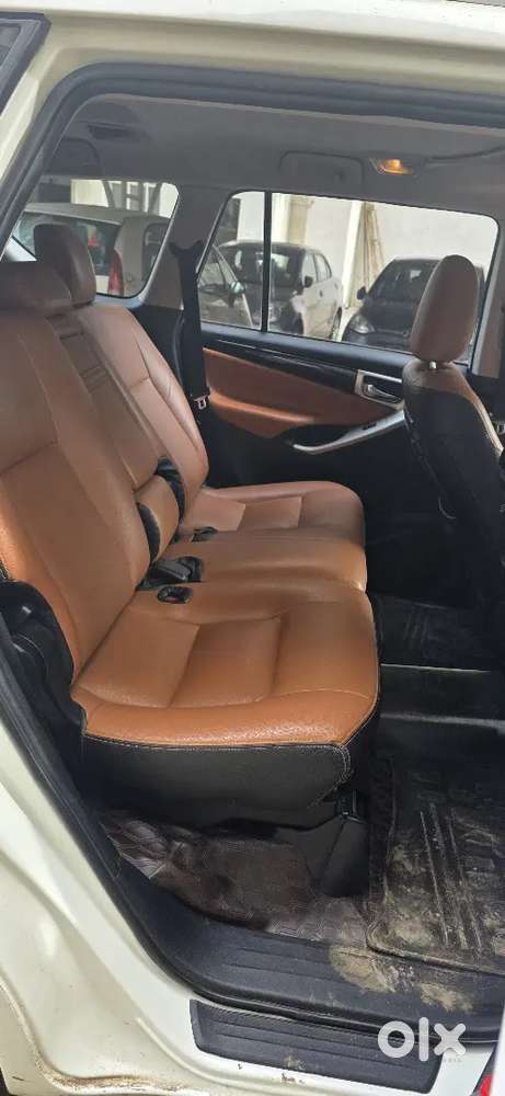 Toyota Innova Crysta 2.4 V