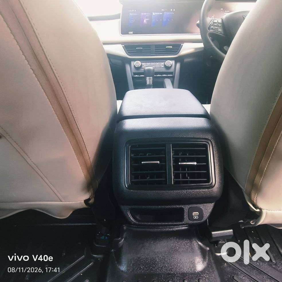 Mahindra Xuv700 2.0 Ax 5 Petrol Mt Str, 2022, Petrol