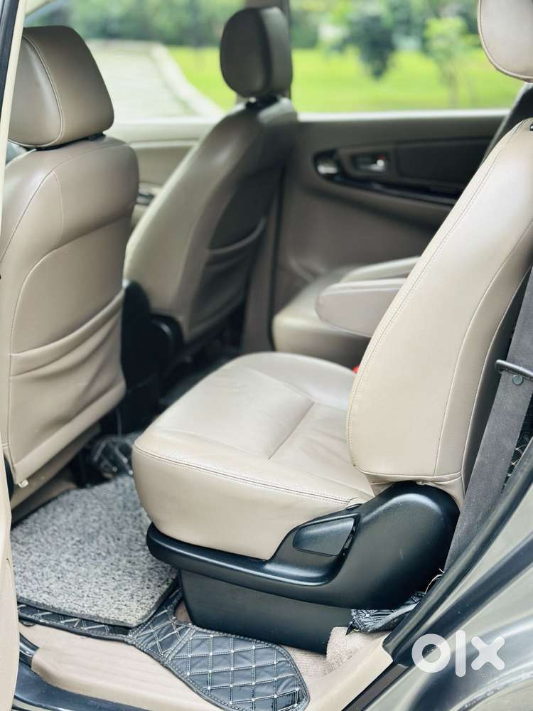 Toyota Innova 2.5 Z Diesel 7 Seater Bs Iv, 2015, Diesel